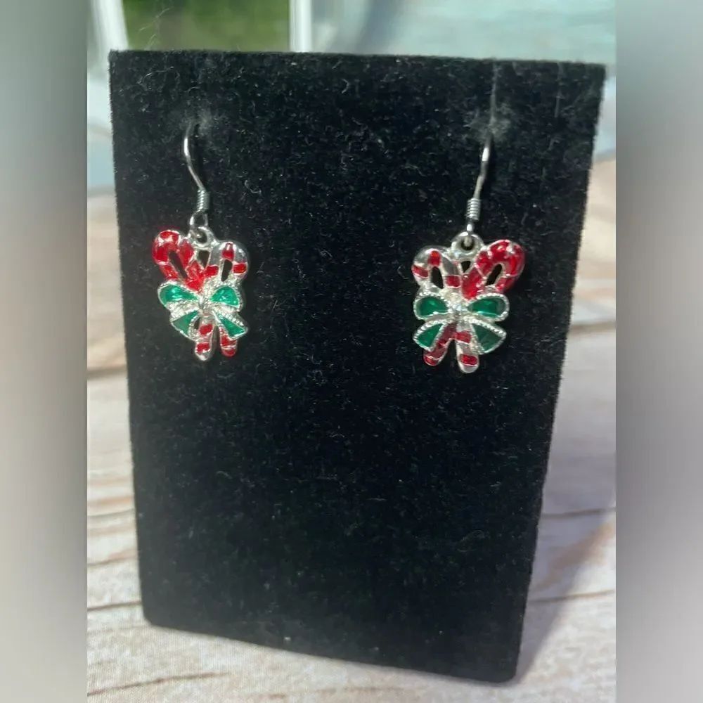 🎄❤️🎄 White and Red Candy Cane Earrings NWOT
